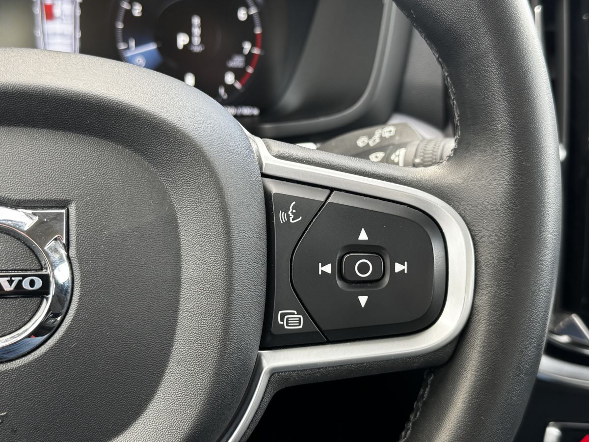 Volvo V60 2.0 B3 163PK Momentum R-Design Volvo V60 2.0 B3 163PK Momentum R-Design