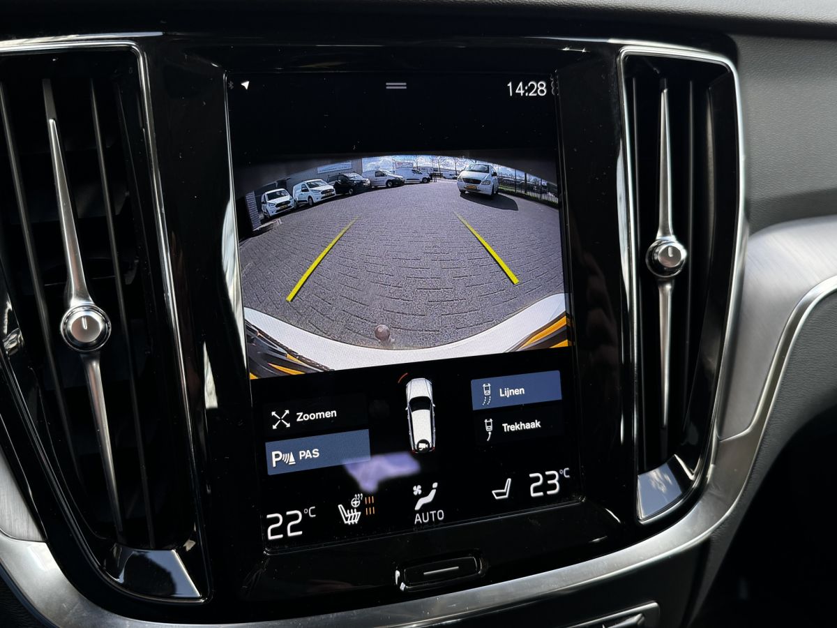 Volvo V60 2.0 B3 163PK Momentum R-Design Volvo V60 2.0 B3 163PK Momentum R-Design