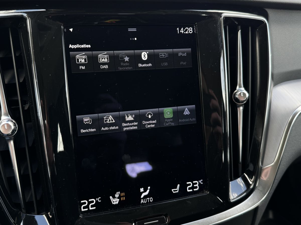 Volvo V60 2.0 B3 163PK Momentum R-Design Volvo V60 2.0 B3 163PK Momentum R-Design