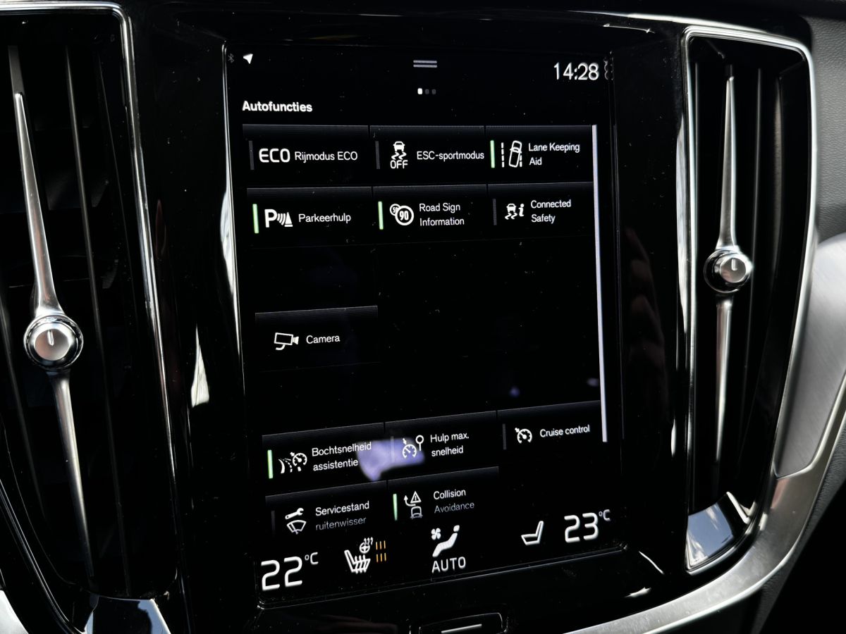 Volvo V60 2.0 B3 163PK Momentum R-Design Volvo V60 2.0 B3 163PK Momentum R-Design