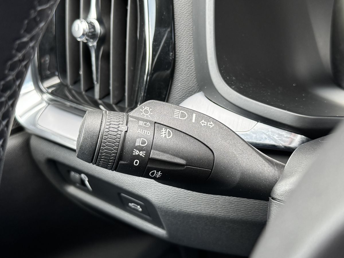 Volvo V60 2.0 B3 163PK Momentum R-Design Volvo V60 2.0 B3 163PK Momentum R-Design