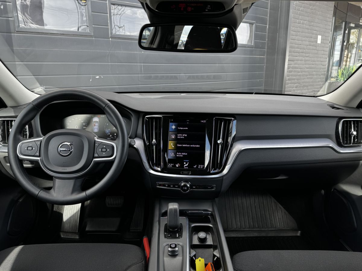 Volvo V60 2.0 B3 163PK Momentum R-Design Volvo V60 2.0 B3 163PK Momentum R-Design