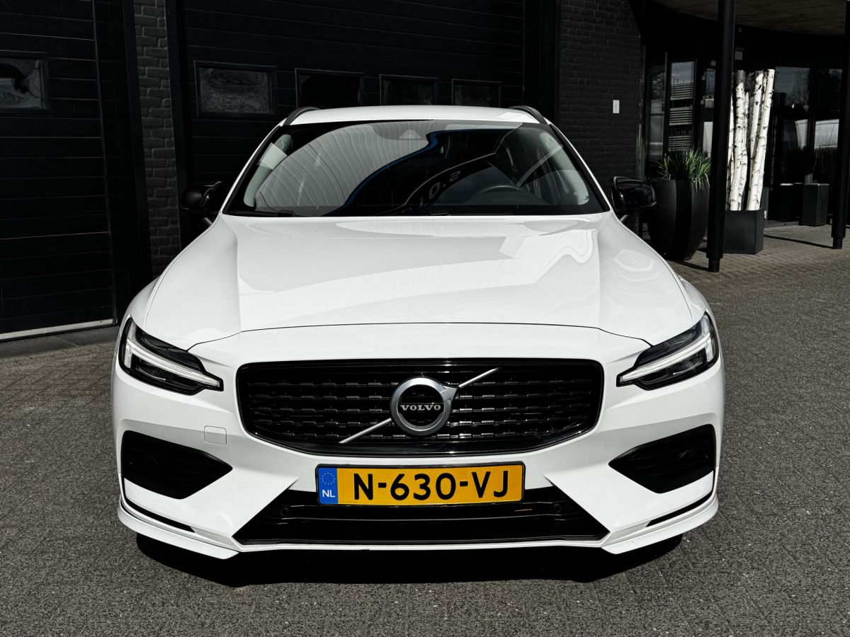 Volvo V60 2.0 B3 163PK Momentum R-Design Volvo V60 2.0 B3 163PK Momentum R-Design