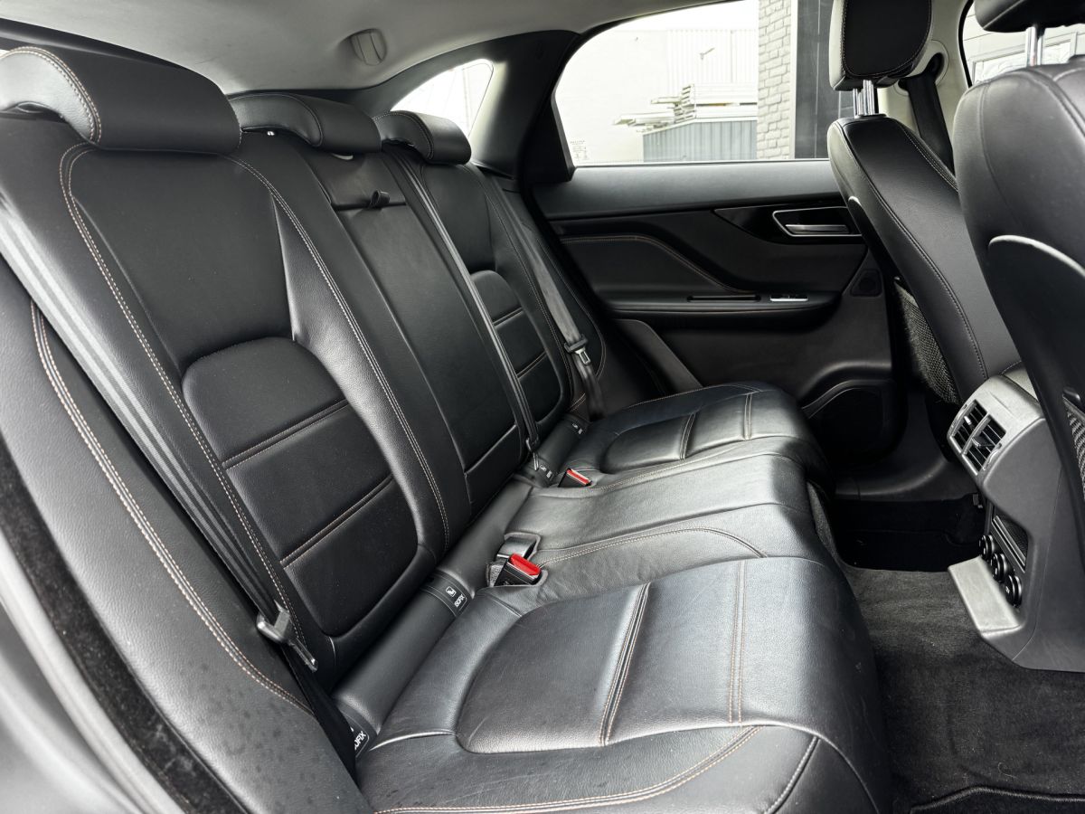 Jaguar F-Pace 2.0 Portfolio 20d 180PK