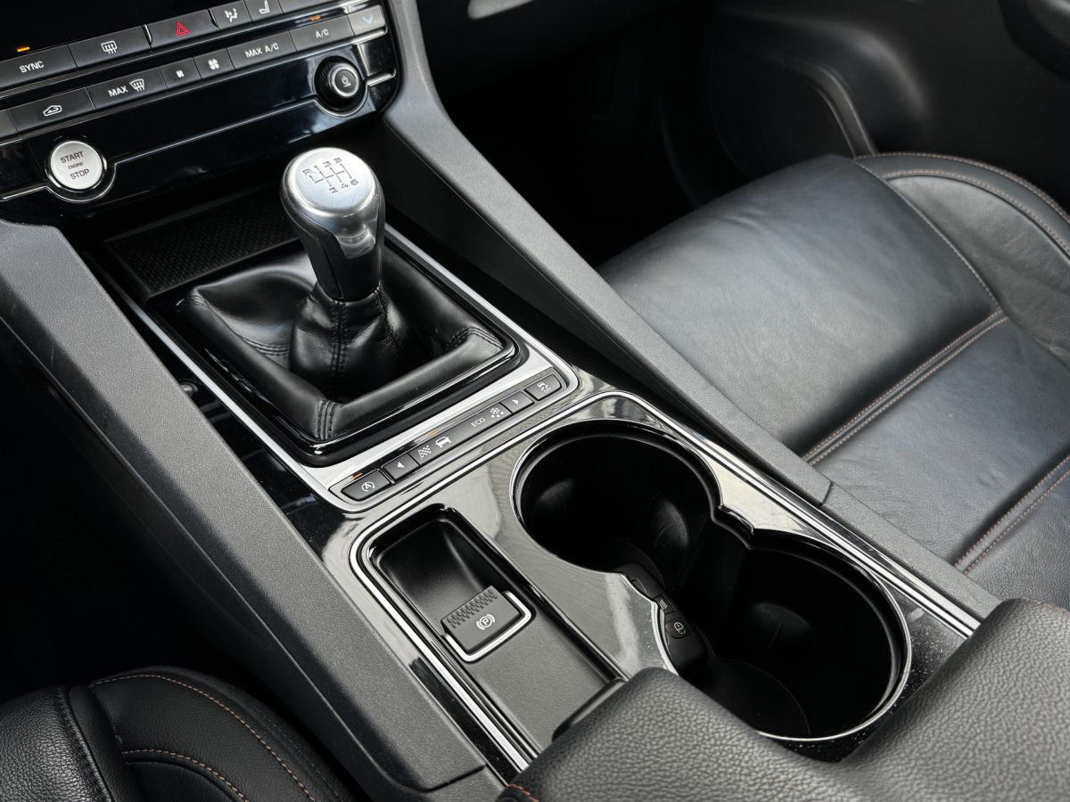 Jaguar F-Pace 2.0 Portfolio 20d 180PK