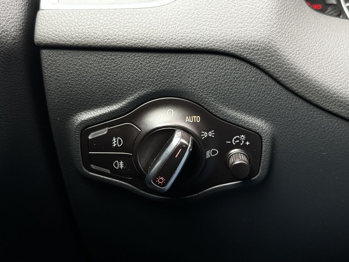 Audi Q5 2.0 TFSI 211PK quattro Automaat Audi Q5 2.0 TFSI 211PK quattro Automaat