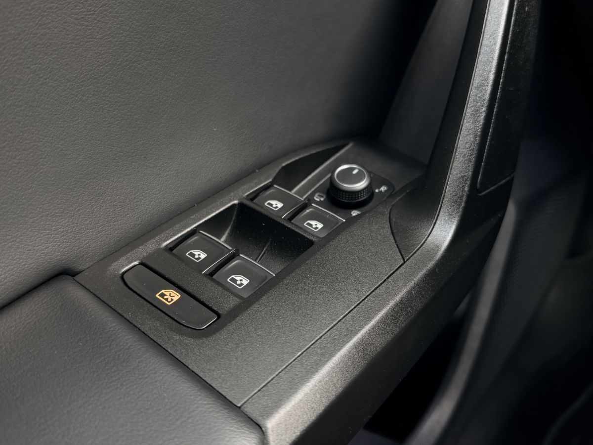 SEAT Leon 1.5 eTSI 150PK Automaat FR Launch Edition