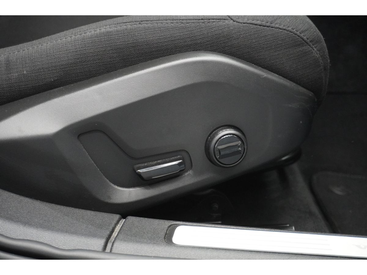 Volvo V60 2.0 B3 163PK Momentum R-Design 12MND garantie Volvo V60 2.0 B3 163PK Momentum R-Design 12MND garantie