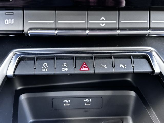 Audi A3 Limousine 35 TFSI 150PK Business edition Automaat Audi A3 Limousine 35 TFSI 150PK Business edition Automaat