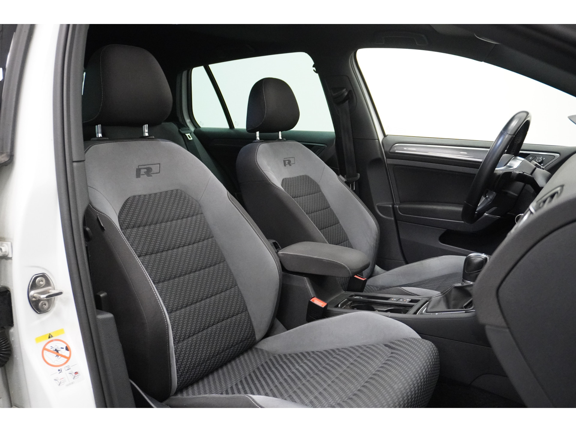 Volkswagen Golf 1.5 TSI 150PK Highline Business R-line Automaat