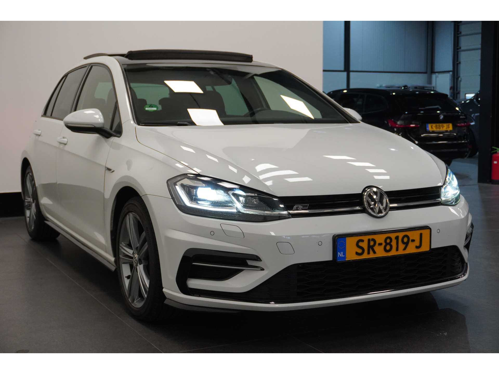 Volkswagen Golf 1.5 TSI 150PK Highline Business R-line Automaat