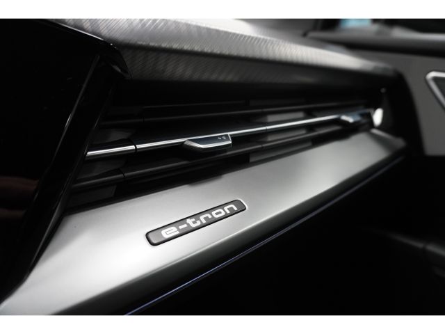 Audi Q4 e-tron 40 Launch edition Advanced S-Line 77 kWh 3 Fasen